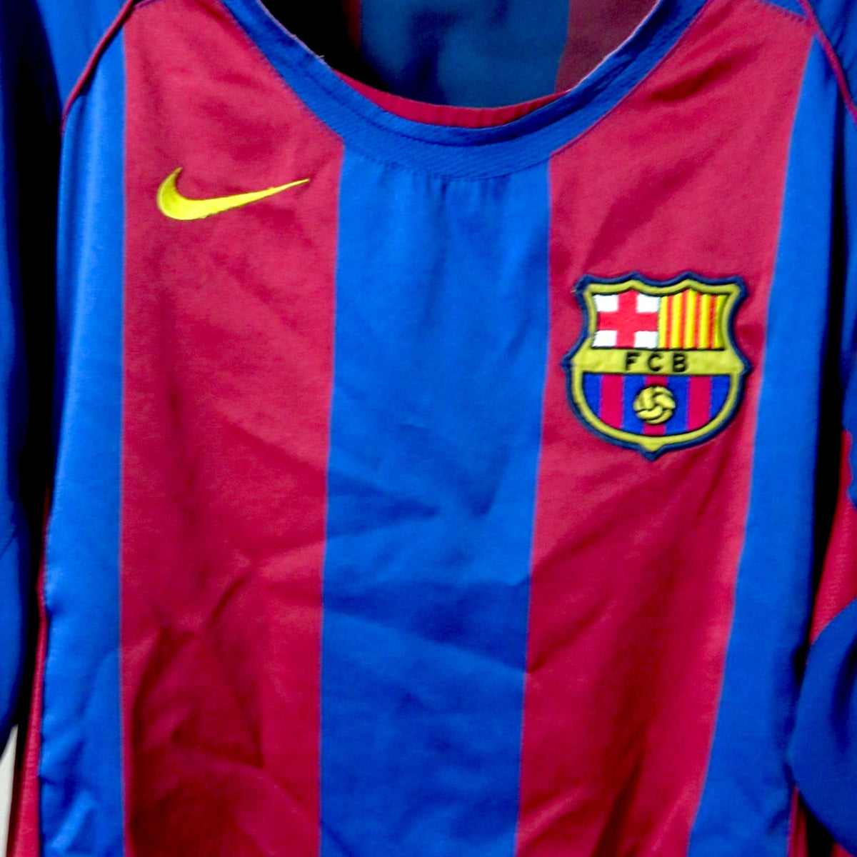 Nostalgic Football Shirts Barcelona 2004-05 thuisshirt met blaugrana strepen, Nike logo en clubembleem.
