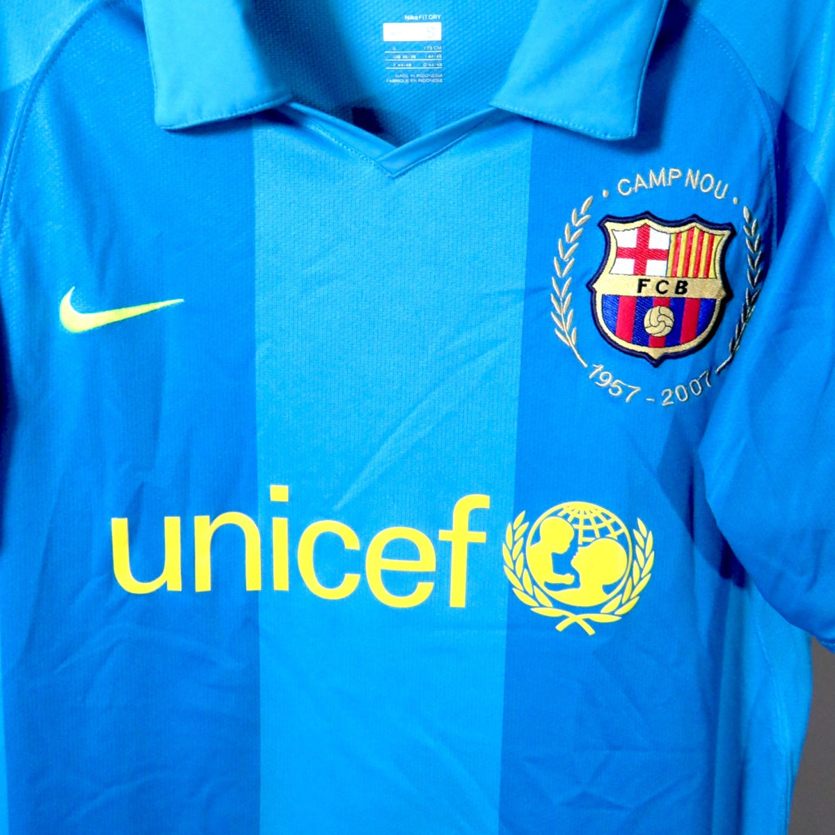 Nostalgic Football Shirts Barcelona 2007-08 uitshirt in lichtblauw met UNICEF logo, Nike swoosh en clubembleem.