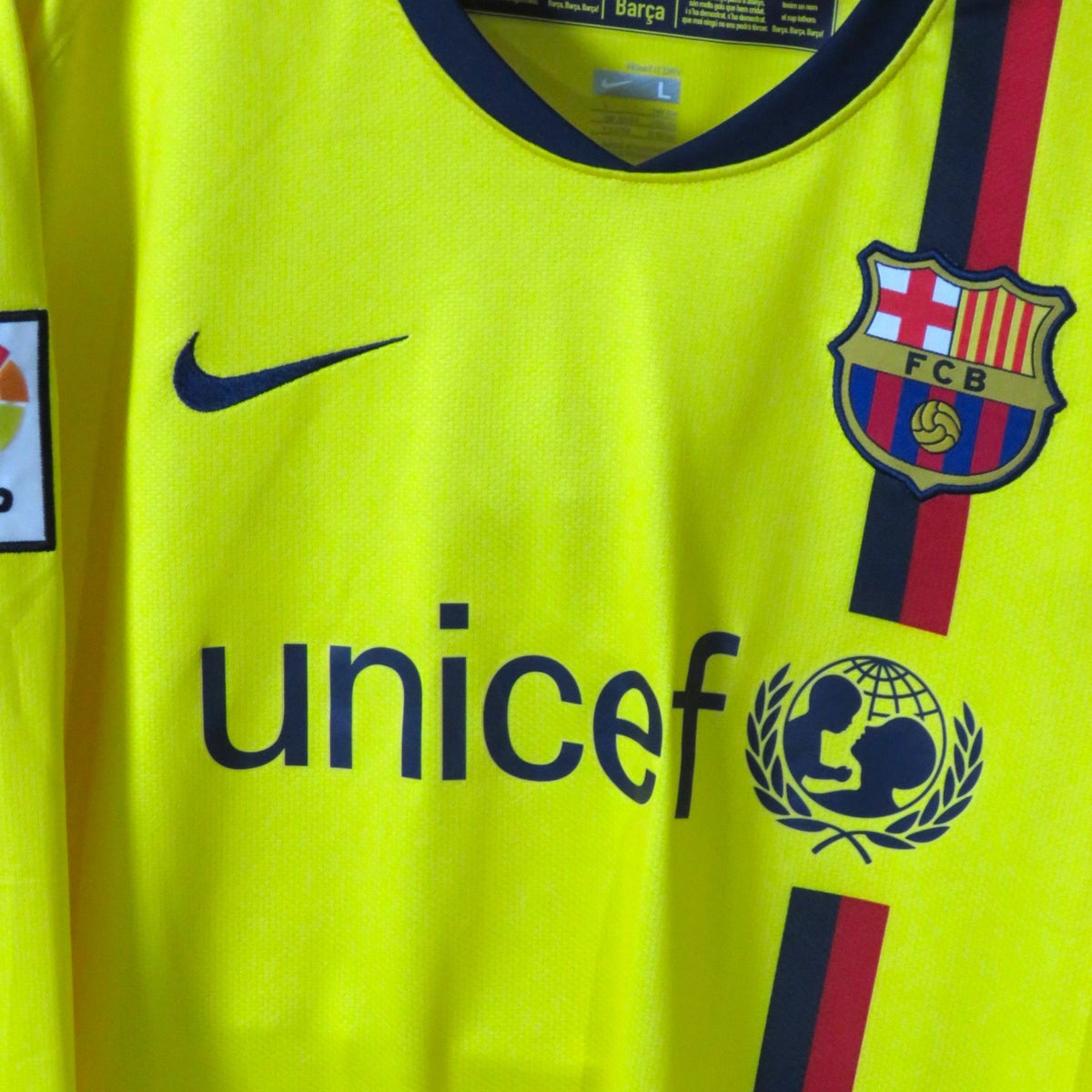 Nostalgic Football Shirts Barcelona 2008-10 uitshirt in geel met UNICEF-logo, Nike swoosh en FC Barcelona-embleem