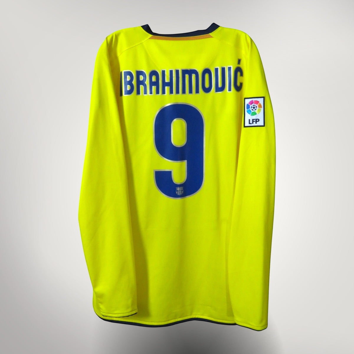Nostalgic Football Shirts Barcelona 2008-10 uitshirt geel met Ibrahimovic nummer 9 bedrukking en LFP badge