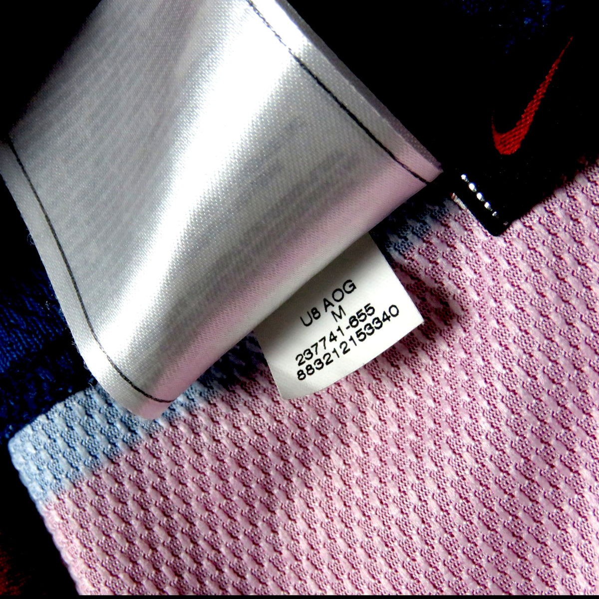 Nostalgic Football Shirts Barcelona 2007-08 thuisshirt maat M label detail met Nike logo en blaugrana textuur