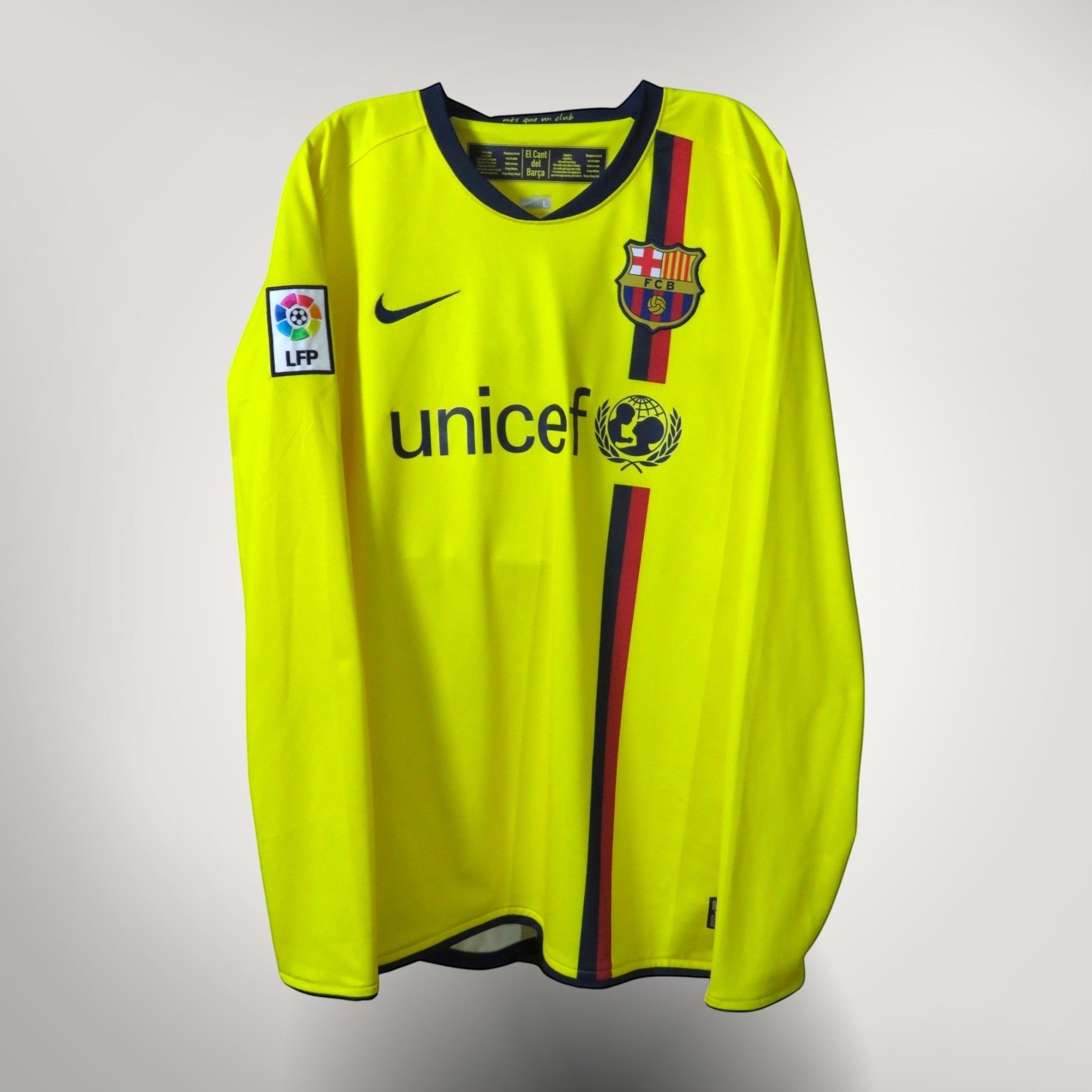 Nostalgic Football Shirts Barcelona 2008-10 uitshirt in felgeel met UNICEF-logo, clubembleem en Nike swoosh.