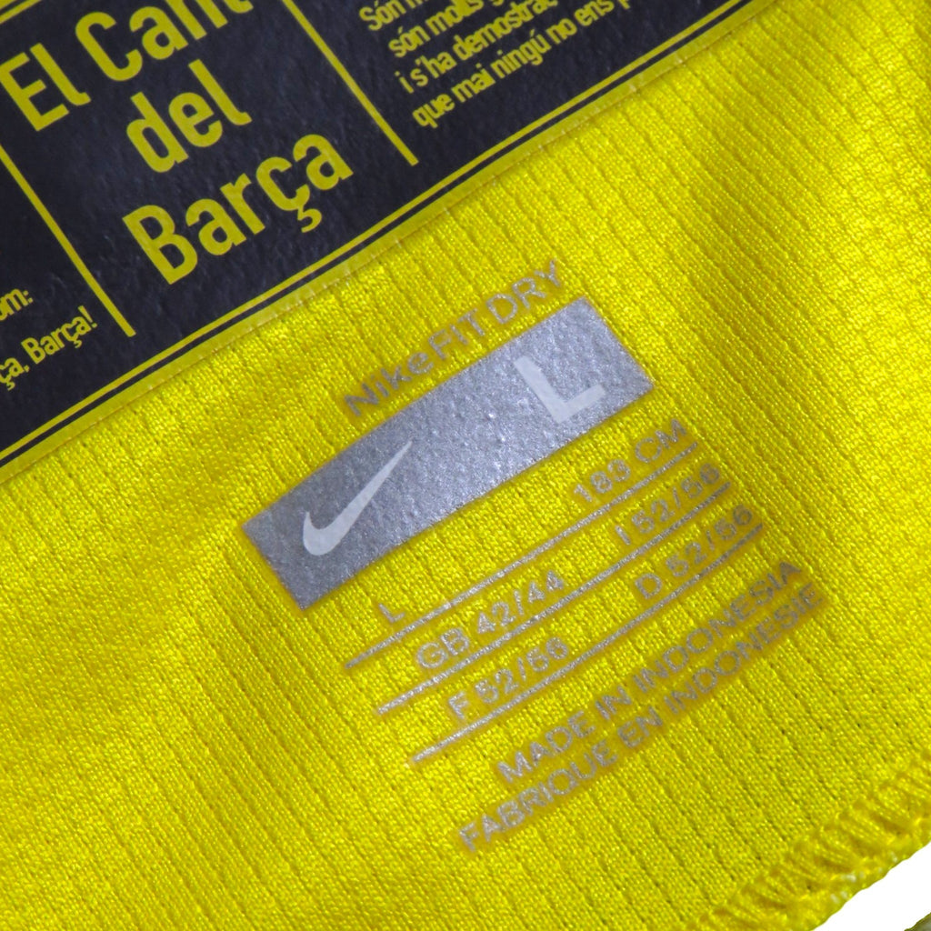 Nostalgic Football Shirts Barcelona 2008-10 uitshirt maat L label met Nike Fit Dry technologie op gele stof
