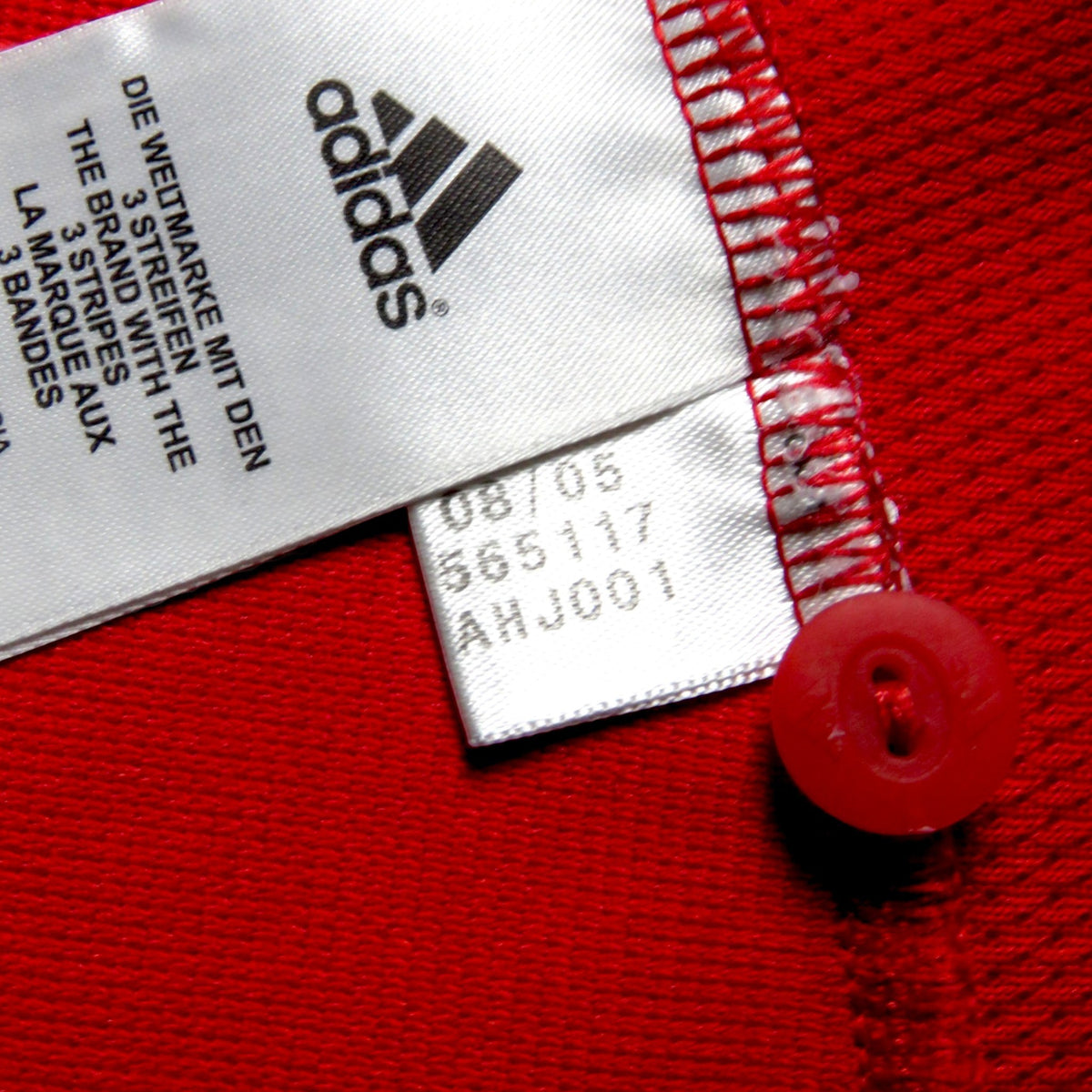 Nostalgic Football Shirts Bayern München 2005-06 thuisshirt label met Adidas logo en productiedetails