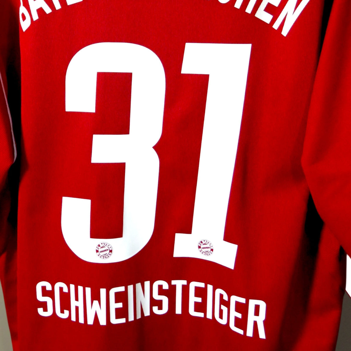 Nostalgic Football Shirts Bayern München 2005-06 thuisshirt met Schweinsteiger nummer 31 bedrukking in rood