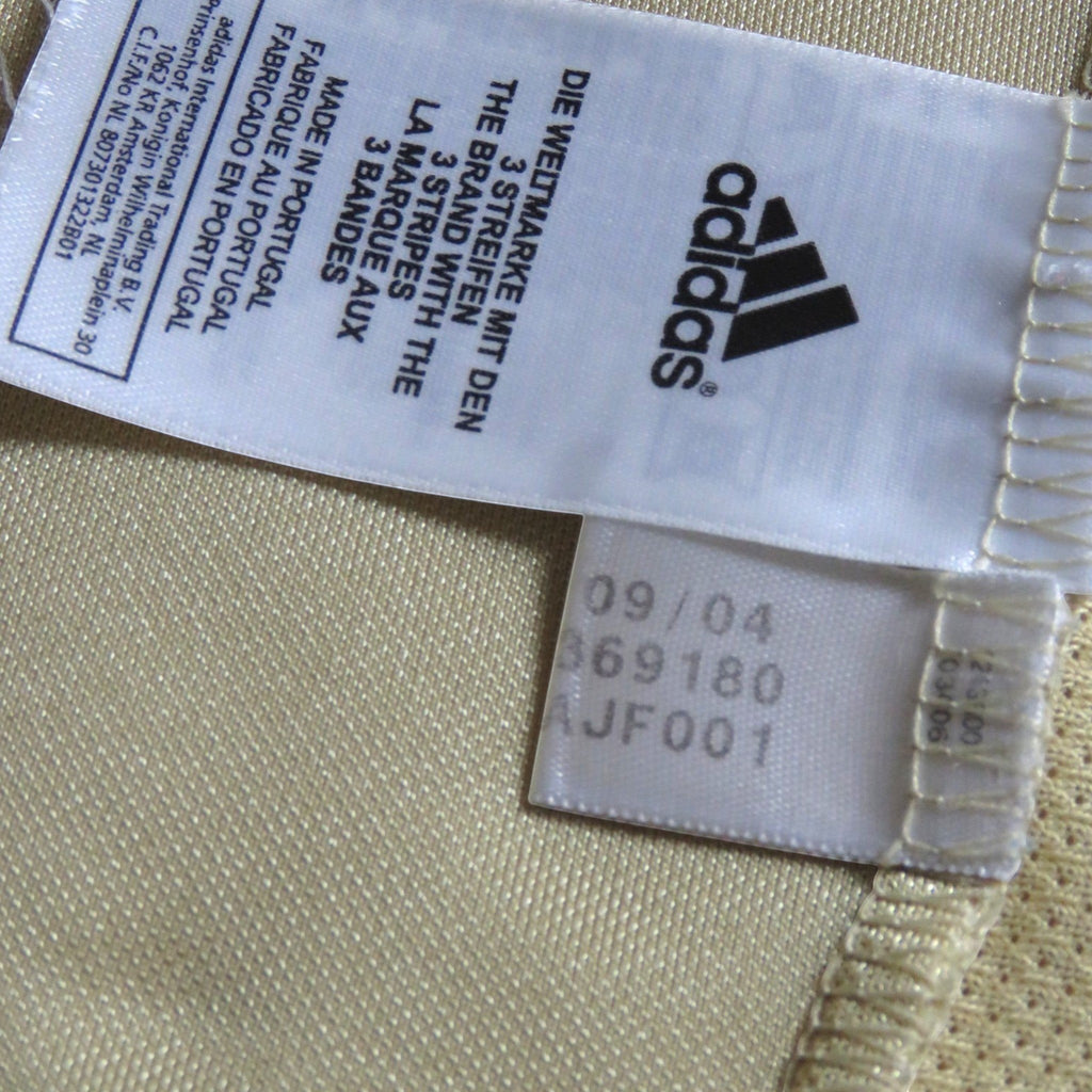 Nostalgic Football Shirts FC Bayern Munich 2004-05 uitshirt waslabel met Adidas logo en productinformatie