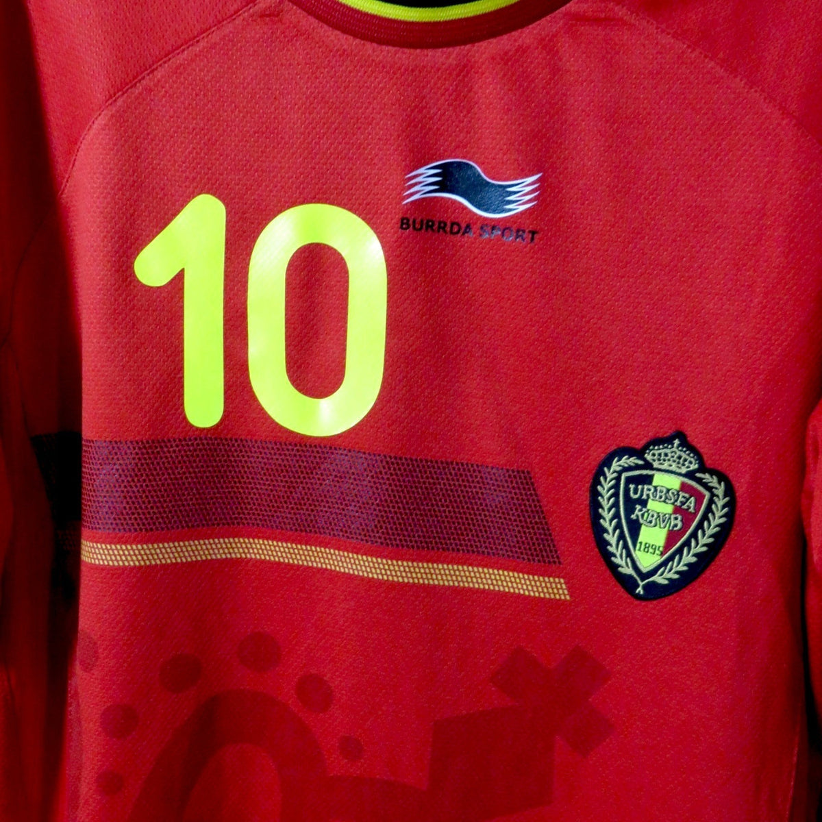 Nostalgic Football Shirts België 2014-15 thuisshirt rood met Hazard nummer 10 en Burrda logo