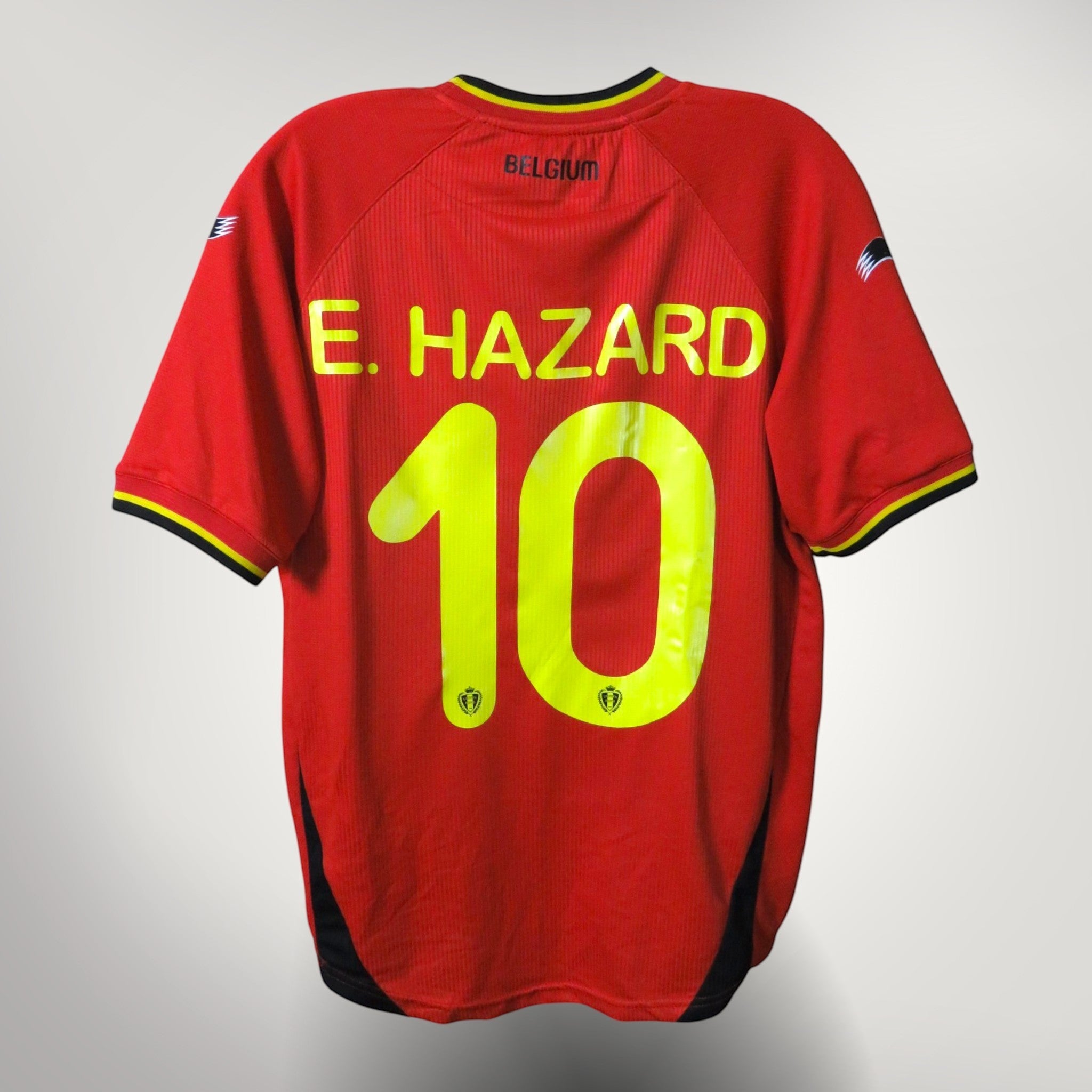 Nostalgic Football Shirts België 2014-15 thuisshirt rood met Hazard nummer 10 bedrukking op de achterzijde