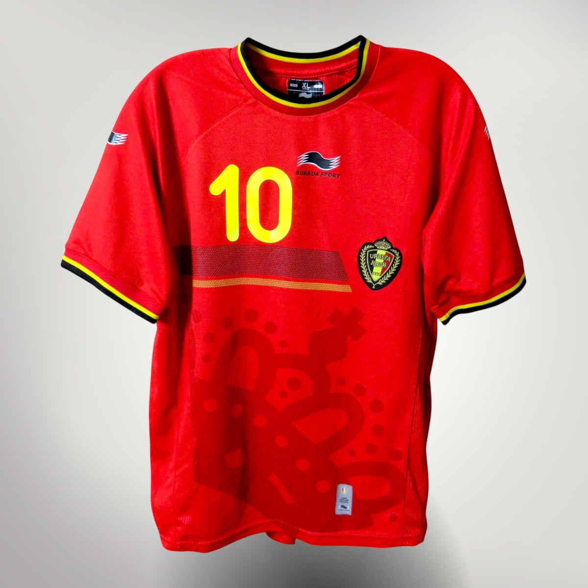 Nostalgic Football Shirts België 2014-15 thuisshirt rood met Hazard nummer 10 en geborduurd embleem