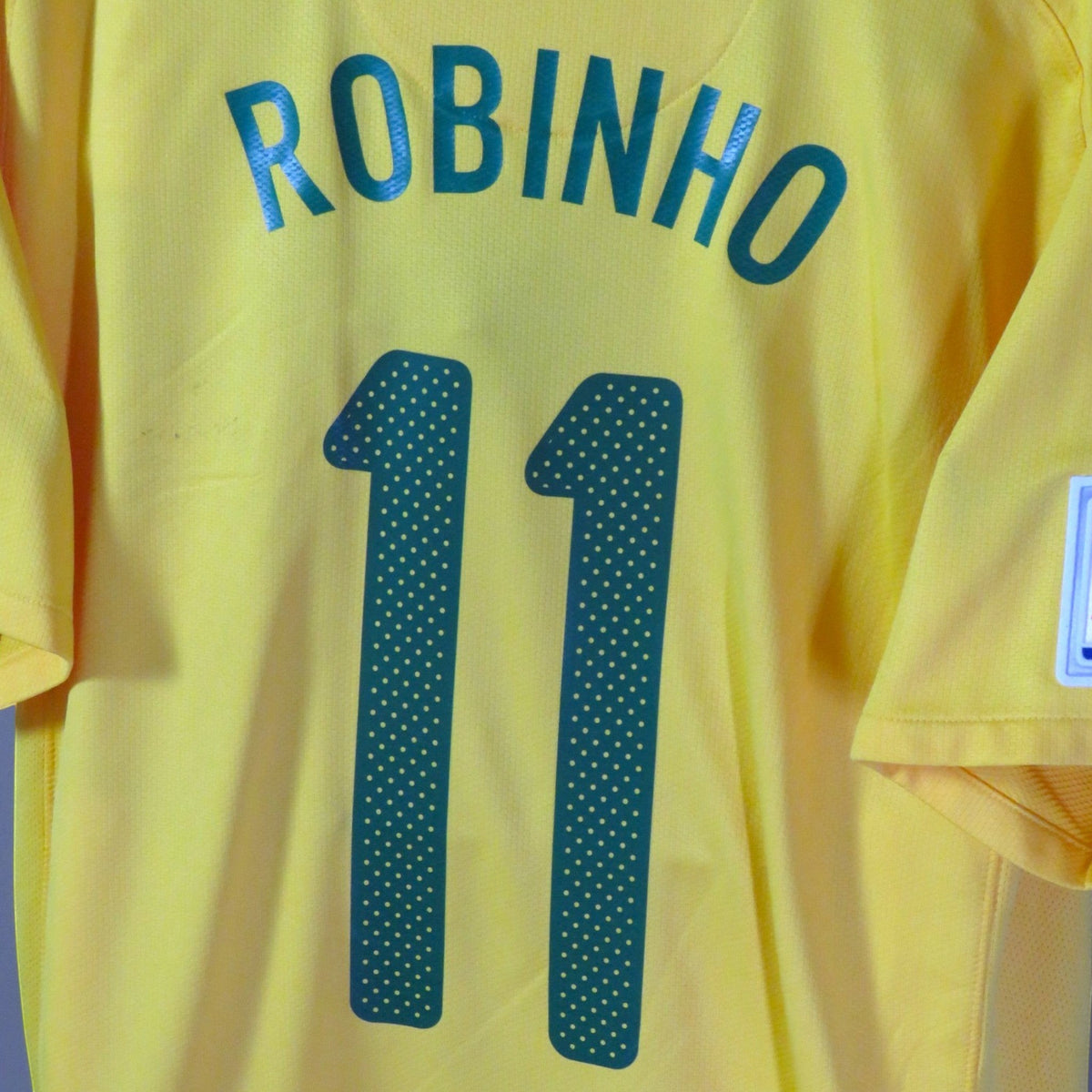 Nostalgic Football Shirts Brazilië 2010-11 thuisshirt geel met Robinho nummer 11 bedrukking op de achterkant