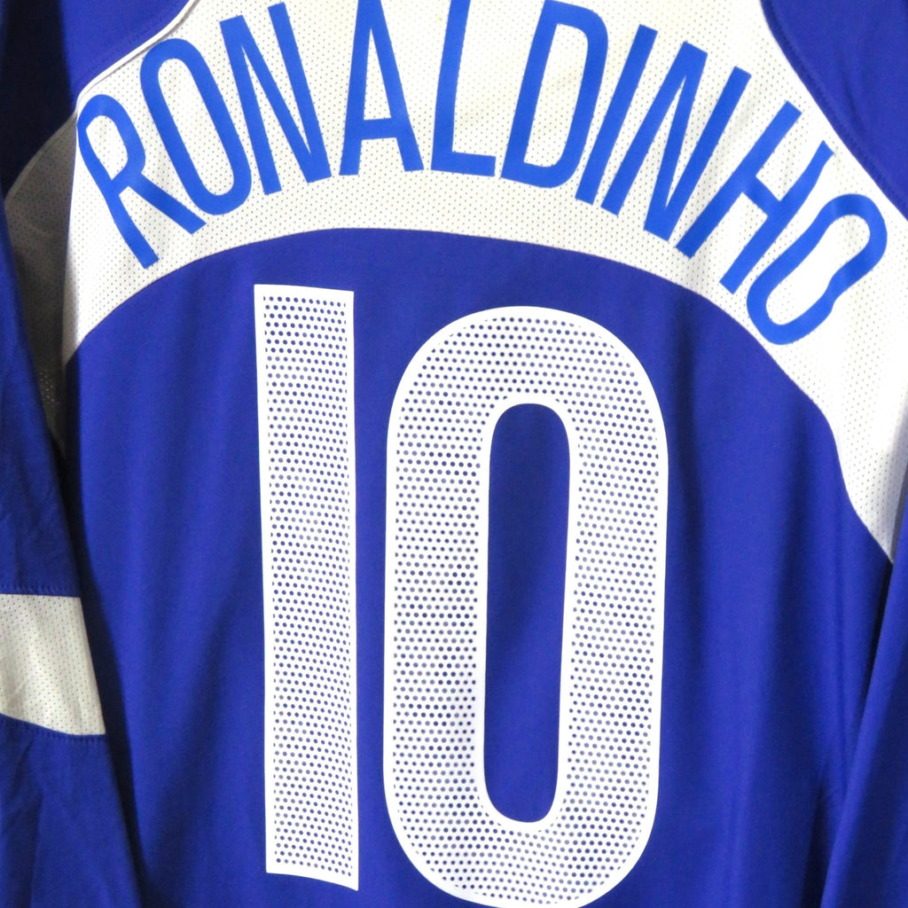 Nostalgic Football Shirts Brazilië uitshirt 2004-06 met Ronaldinho nummer 10 bedrukking op de achterkant