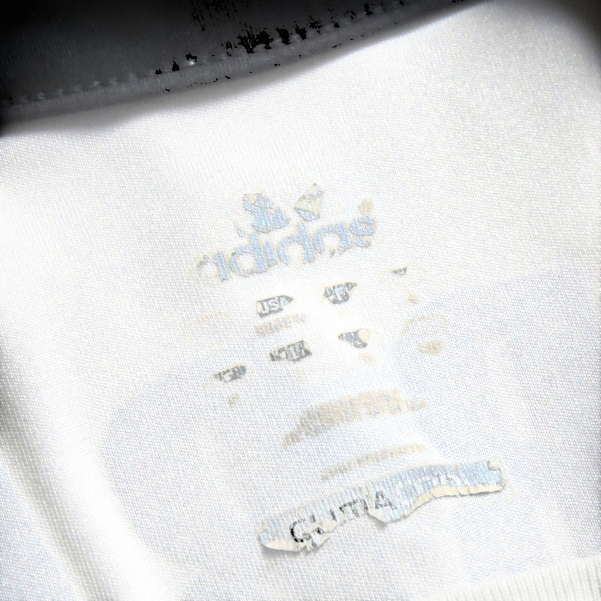 Nostalgic Football Shirts Chelsea 2011-12 voetbalshirt maatlabel aan de binnenkant van de kraag