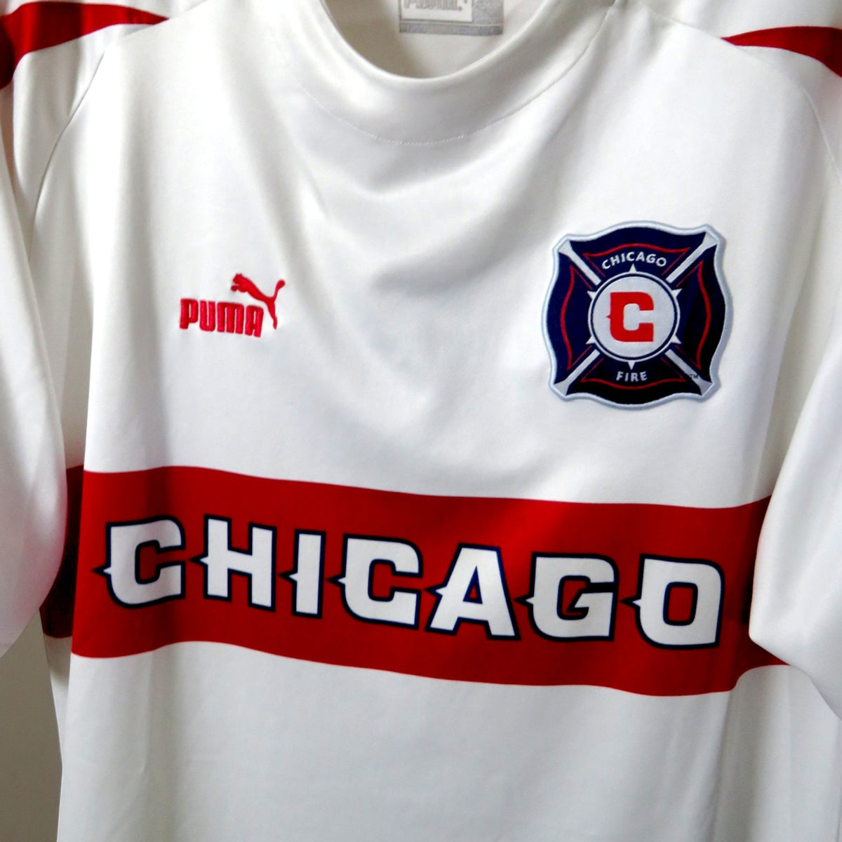 Nostalgic Football Shirts Chicago Fire 2003-04 wit uitshirt met rood Puma logo en clubembleem