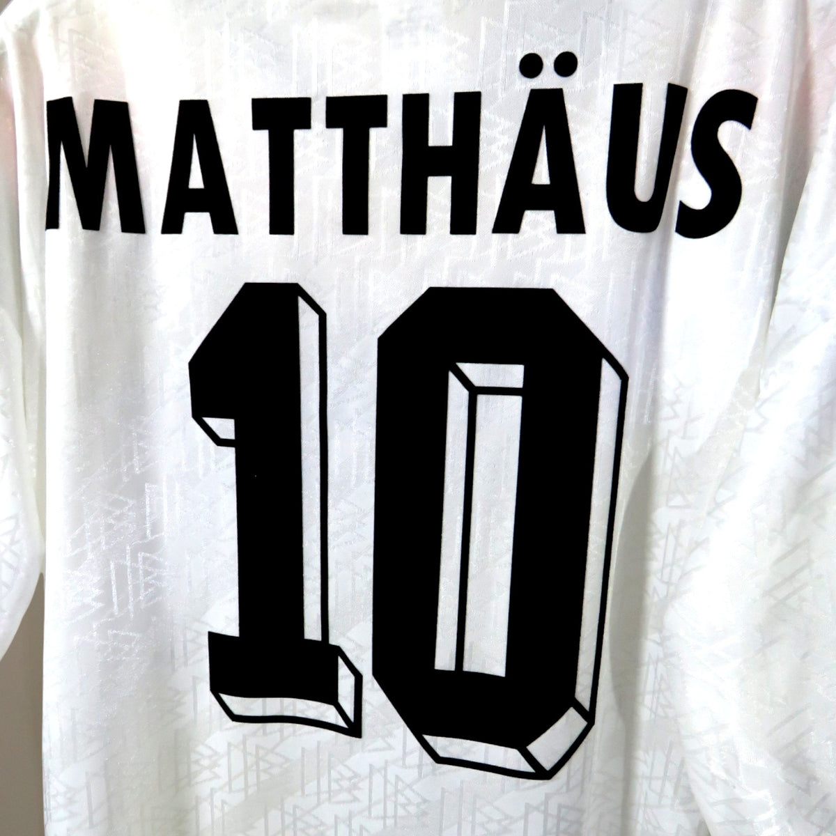 Nostalgic Football Shirts Duitsland 1994-96 thuisshirt met Matthaus nummer 10 bedrukking op de witte achterzijde