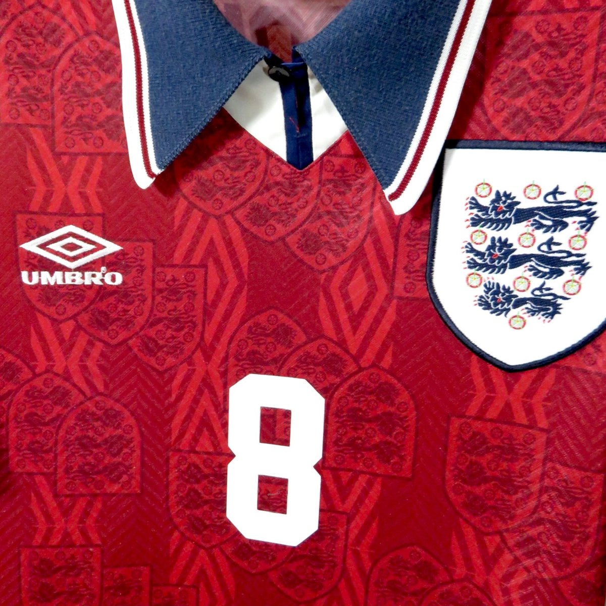 Nostalgic Football Shirts England 1994-95 uitshirt in rood met Gascoigne nummer 8 en geborduurd Three Lions embleem