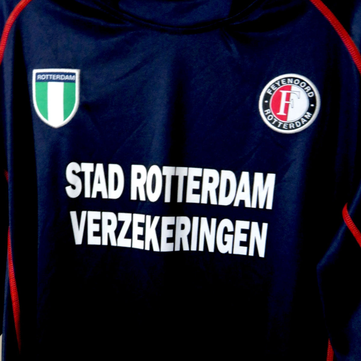 Nostalgic Football Shirts Feyenoord 2002-03 derde voetbalshirt in marineblauw met rode accenten en sponsorlogo