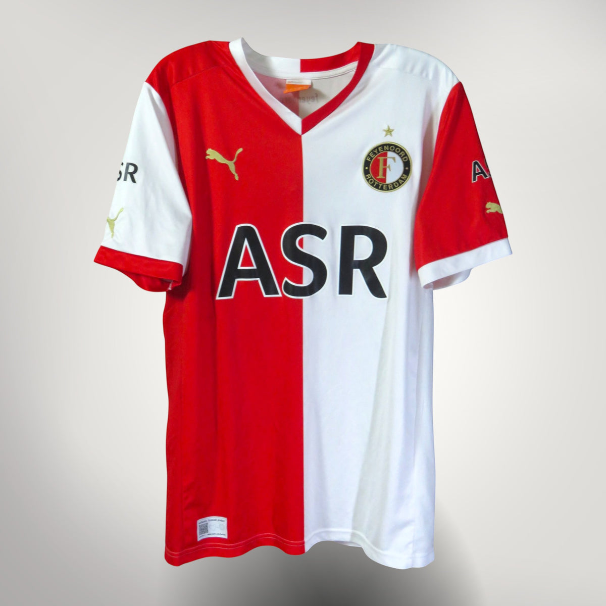 Nostalgic Football Shirts Feyenoord 2012-13 thuisshirt met rood-witte helften, ASR-sponsor en gouden Puma-logo.