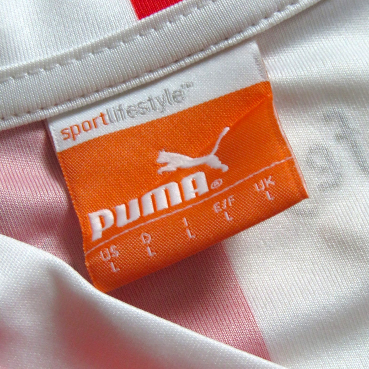 Nostalgic Football Shirts Feyenoord 2012-13 thuisshirt maat L Puma neklabel detail