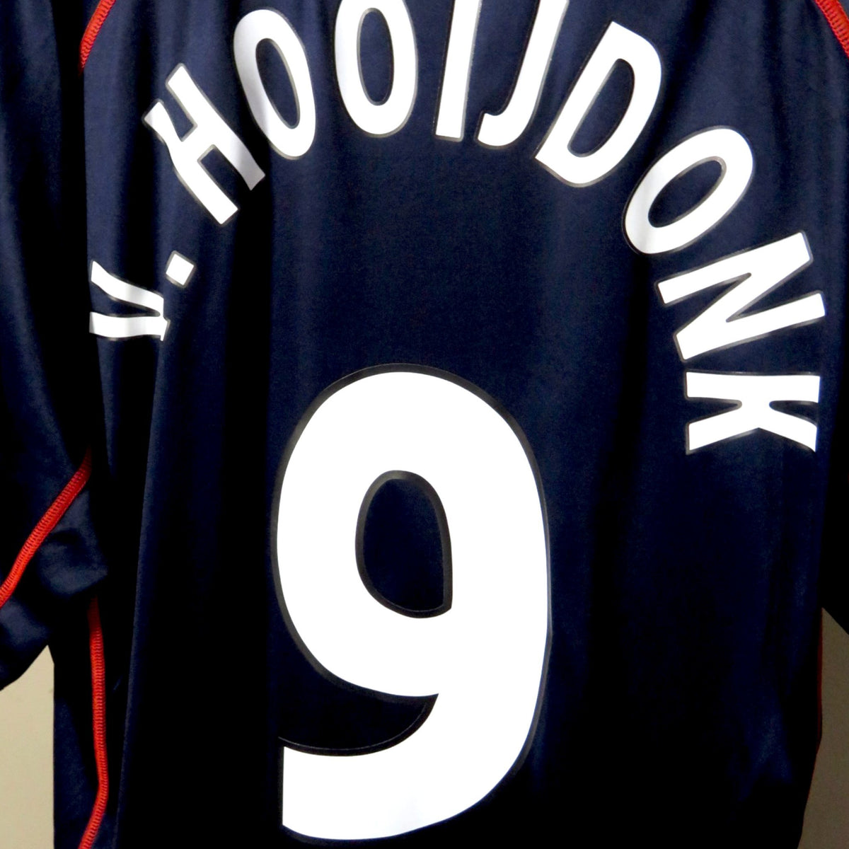 Nostalgic Football Shirts Feyenoord 2002-03 derde shirt navy blauw met Van Hooijdonk nummer 9 bedrukking op de rug