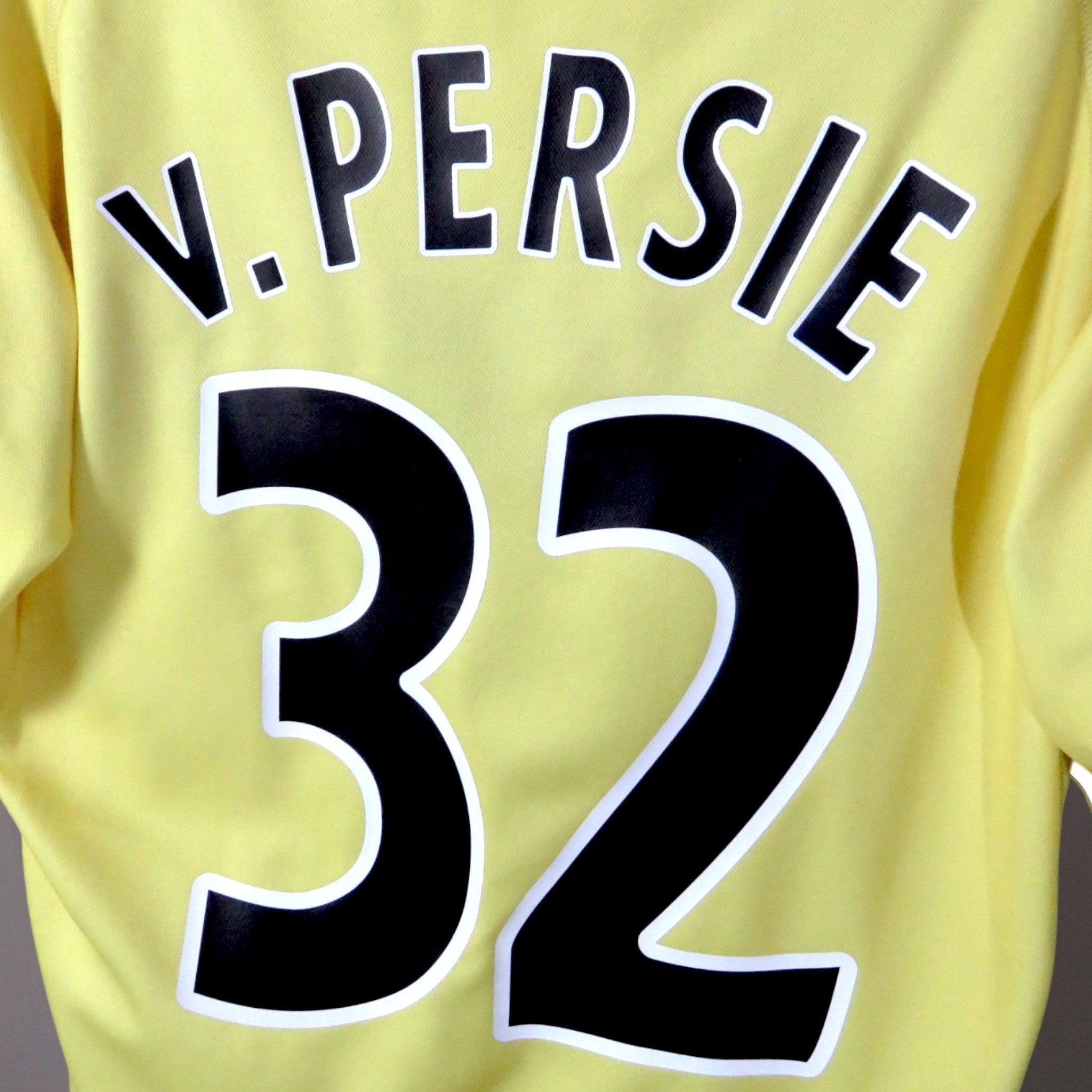 Nostalgic Football Shirts Feyenoord 2003-04 derde shirt achterkant met Van Persie nummer 32 in geel