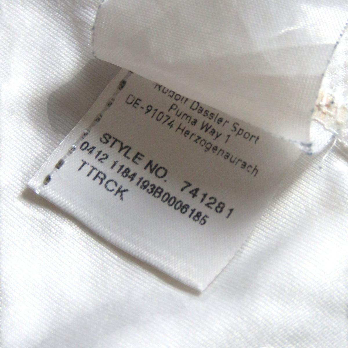 Nostalgic Football Shirts Feyenoord 2012-13 voetbalshirt waslabel met Puma-informatie en stijlcode