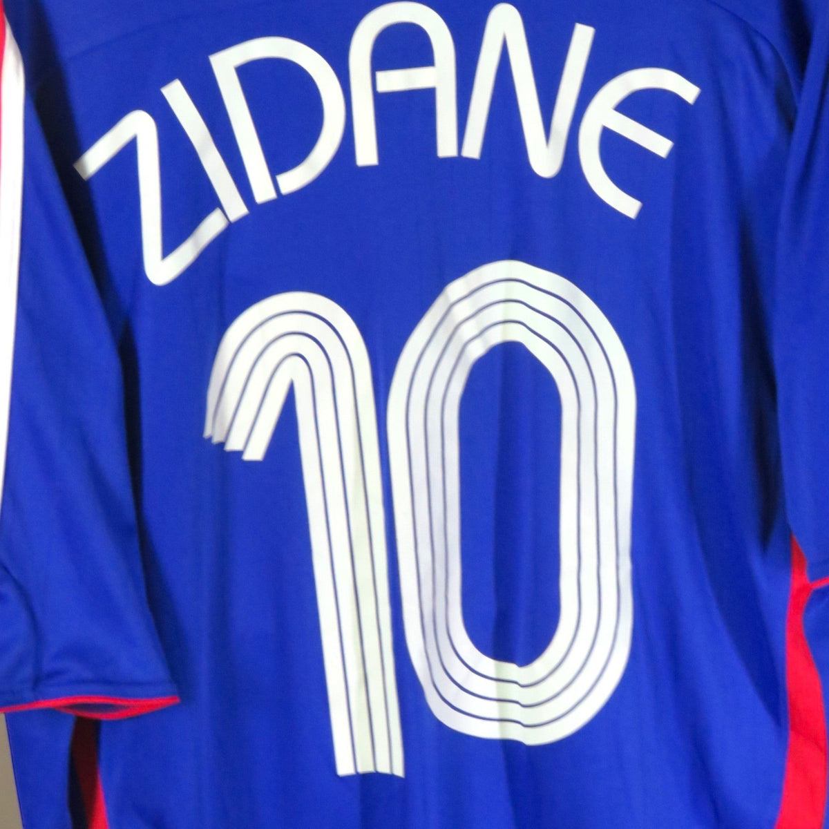 Nostalgic Football Shirts Frankrijk 2006-07 thuisshirt blauw met Zidane nummer 10 bedrukking op de achterkant