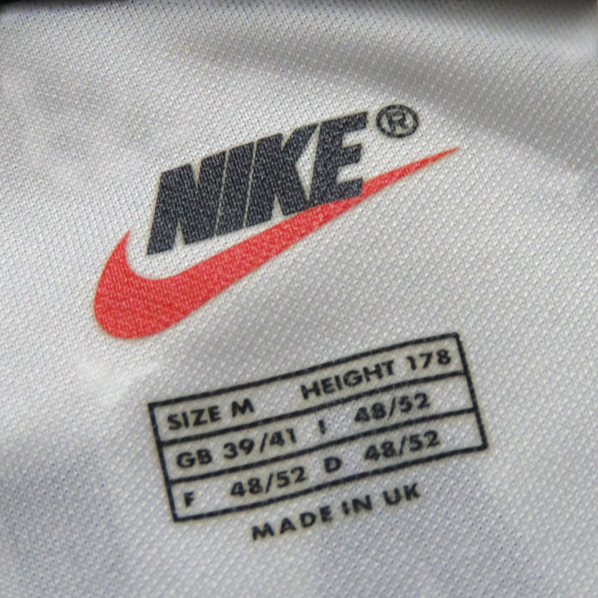 Nostalgic Football Shirts Inter Milan 1998-99 shirt label met Nike logo en maat M details
