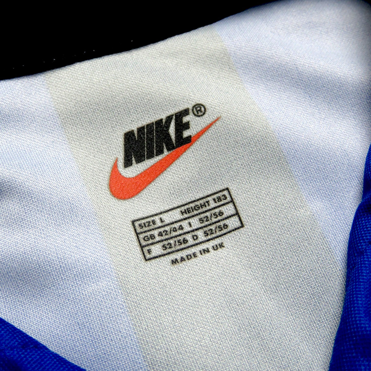 Nostalgic Football Shirts Inter Milan 1998-99 thuisshirt maat L label met Nike logo en maatinformatie