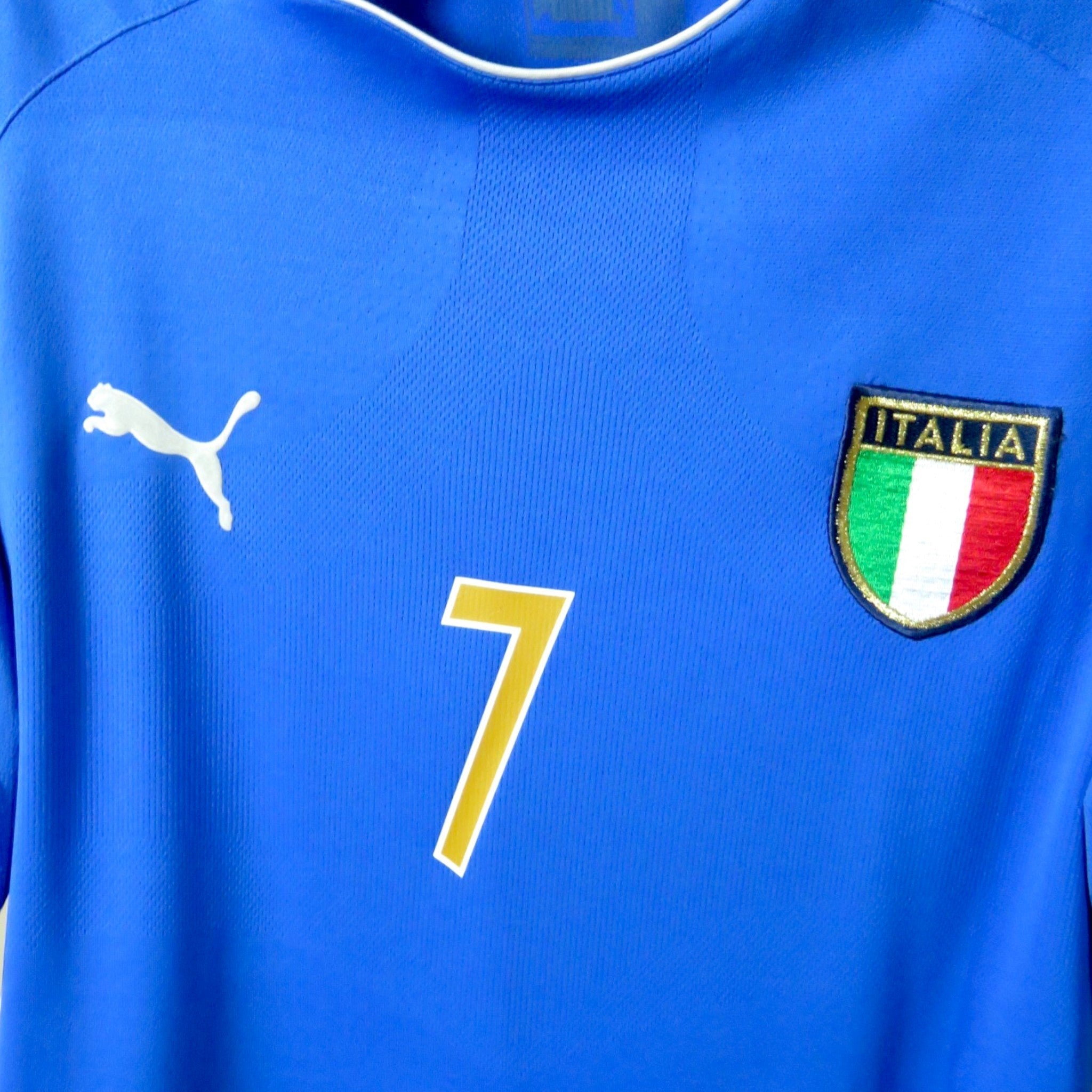 Nostalgic Football Shirts Italië 2003-04 thuisshirt in azuurblauw met Puma logo en nummer 7 op de borst