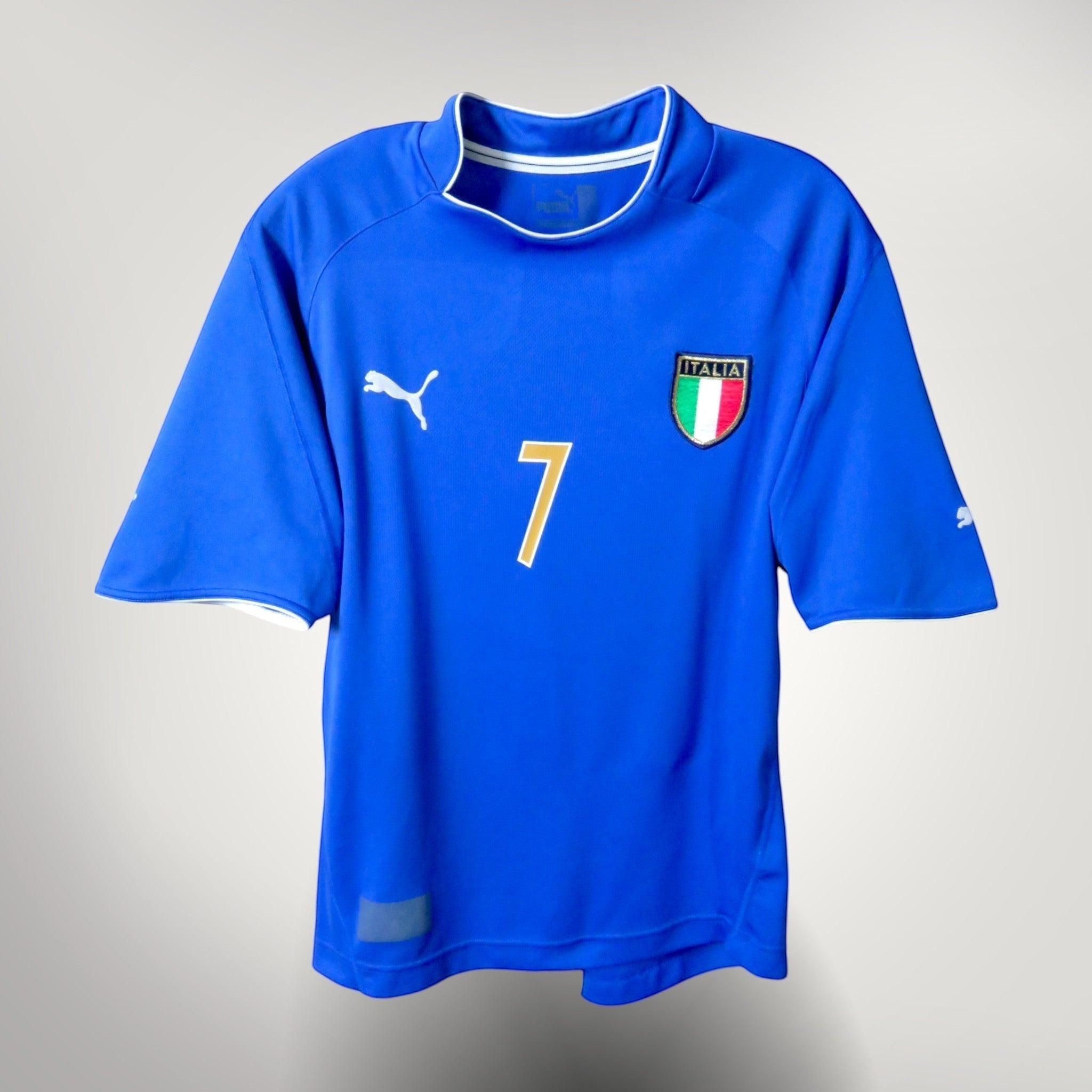 Nostalgic Football Shirts Italië 2003-04 thuisshirt in azuurblauw met Del Piero nummer 7 en geborduurd Puma logo.