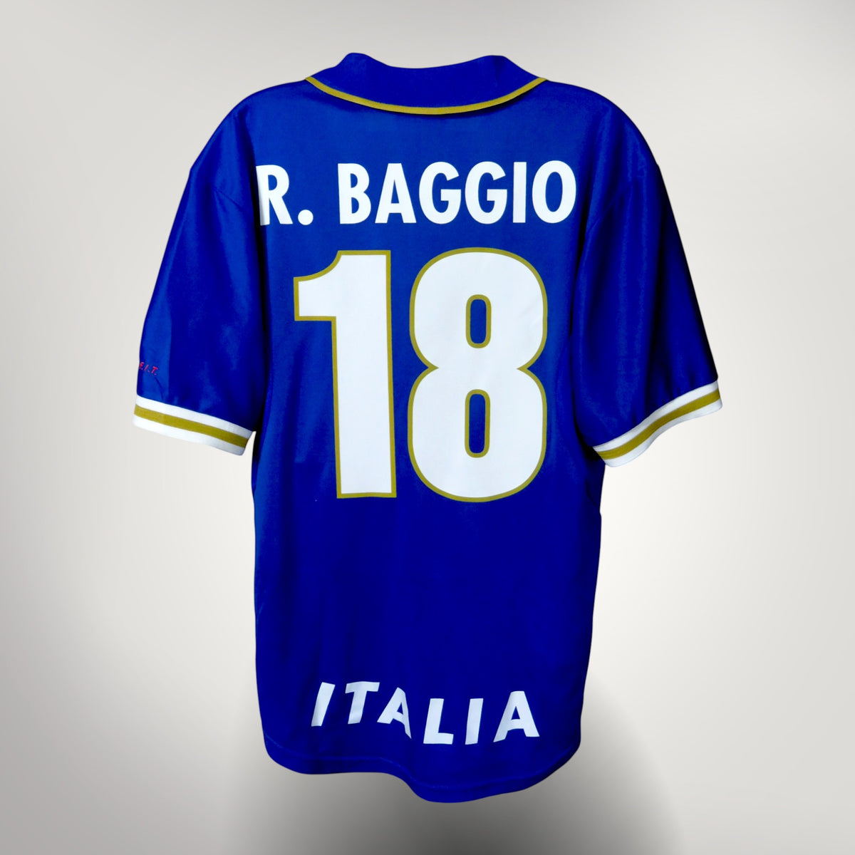 Nostalgic Football Shirts Italië 1996-97 thuisshirt in azuurblauw met witte R. Baggio 18 bedrukking op de achterkant