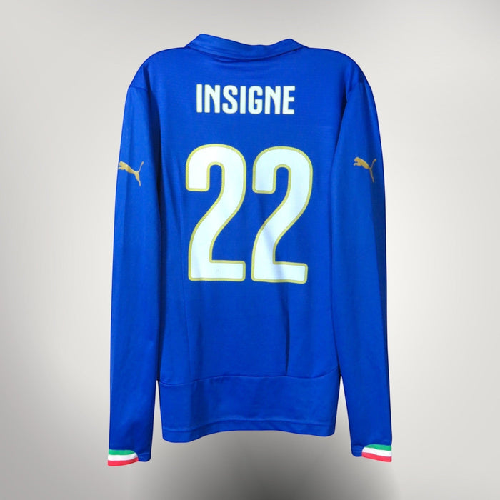 Nostalgic Football Shirts Italië 2014-15 thuisshirt blauw met Insigne 22 bedrukking en gouden Puma logo