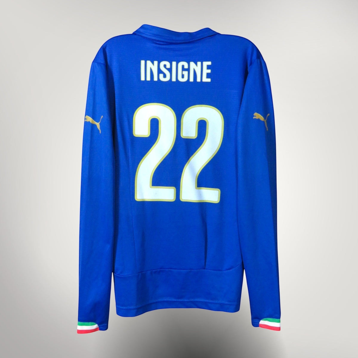 Nostalgic Football Shirts Italië 2014-15 thuisshirt blauw met Insigne 22 bedrukking en gouden Puma logo