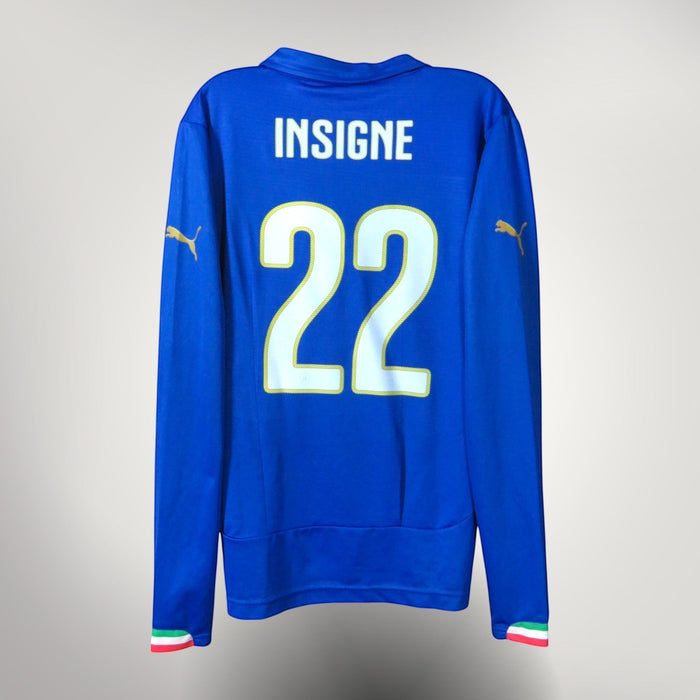 Nostalgic Football Shirts Italië 2014-15 thuisshirt blauw met Insigne 22 bedrukking en gouden Puma logo