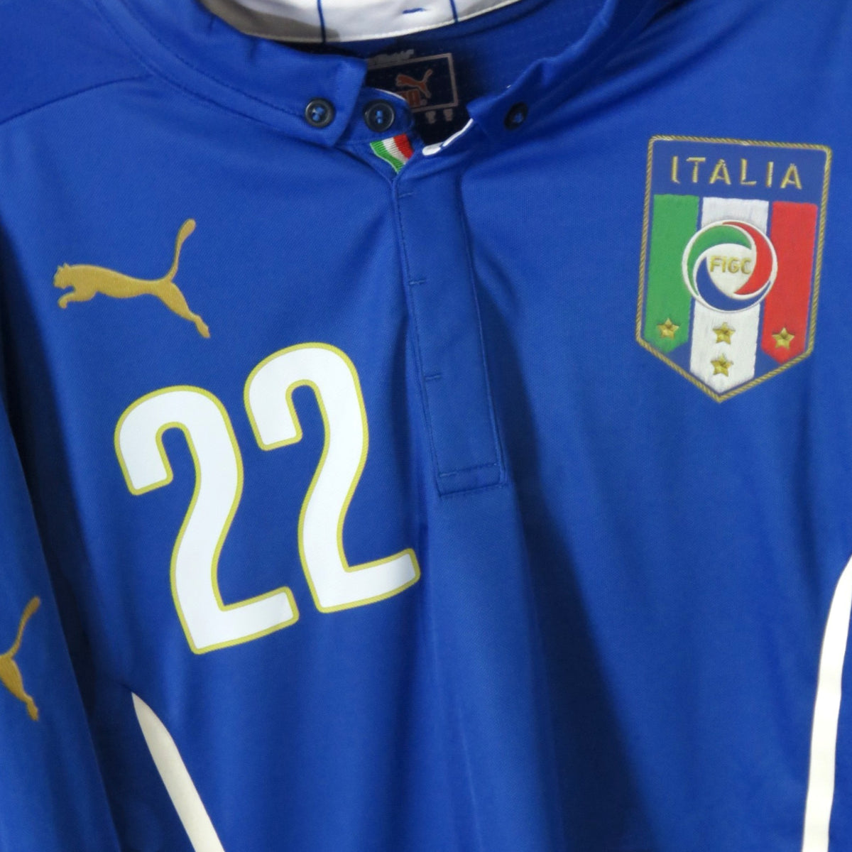 Nostalgic Football Shirts Italië 2014-15 thuisshirt blauw met Insigne nummer 22 en gouden Puma logo