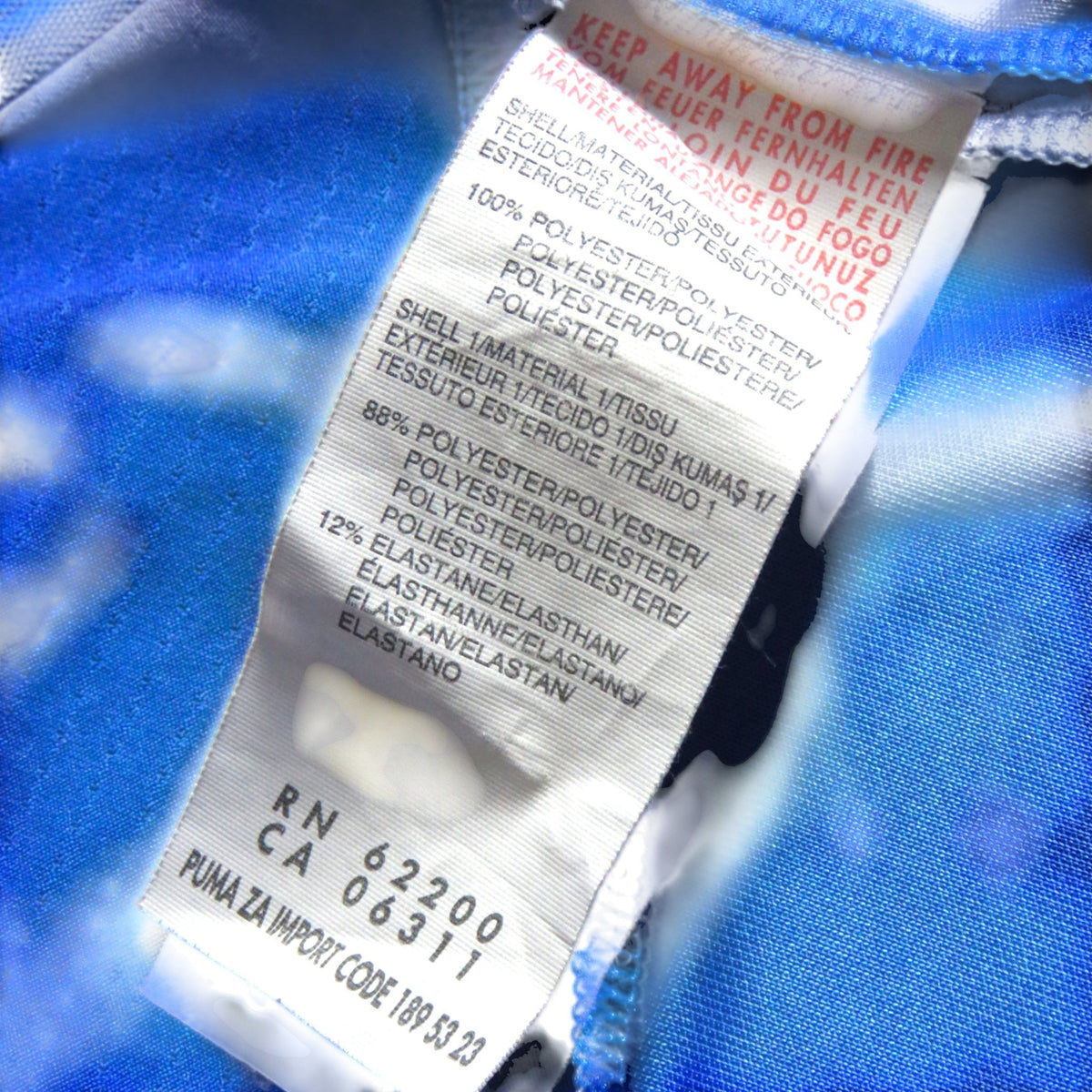 Nostalgic Football Shirts label van Italië 2014-15 voetbalshirt met materiaalgegevens en Puma importcode