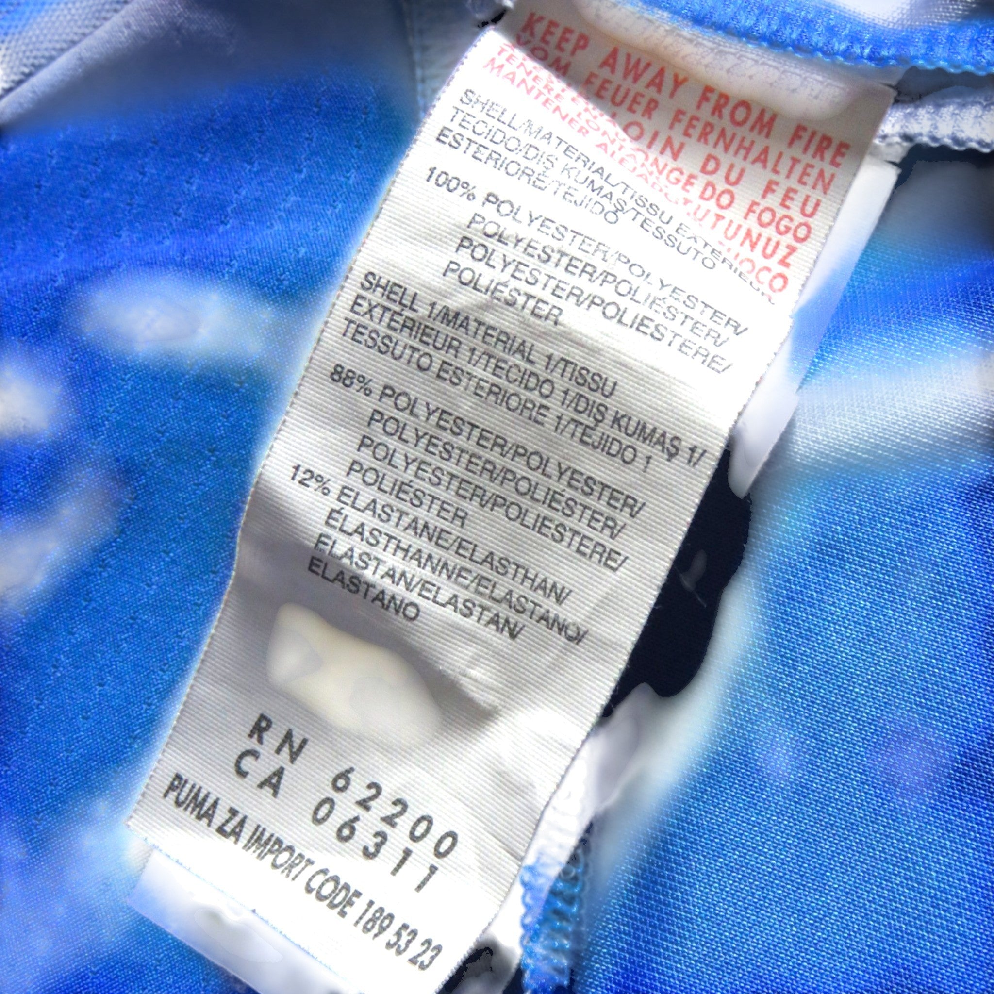 Nostalgic Football Shirts label van Italië 2014-15 voetbalshirt met materiaalgegevens en Puma importcode