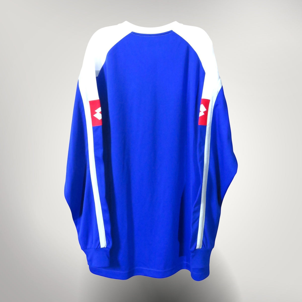 Achterkant van het blauwe Nostalgic Football Shirts Joegoslavië 2003-05 training shirt met witte accenten en lange mouwen.