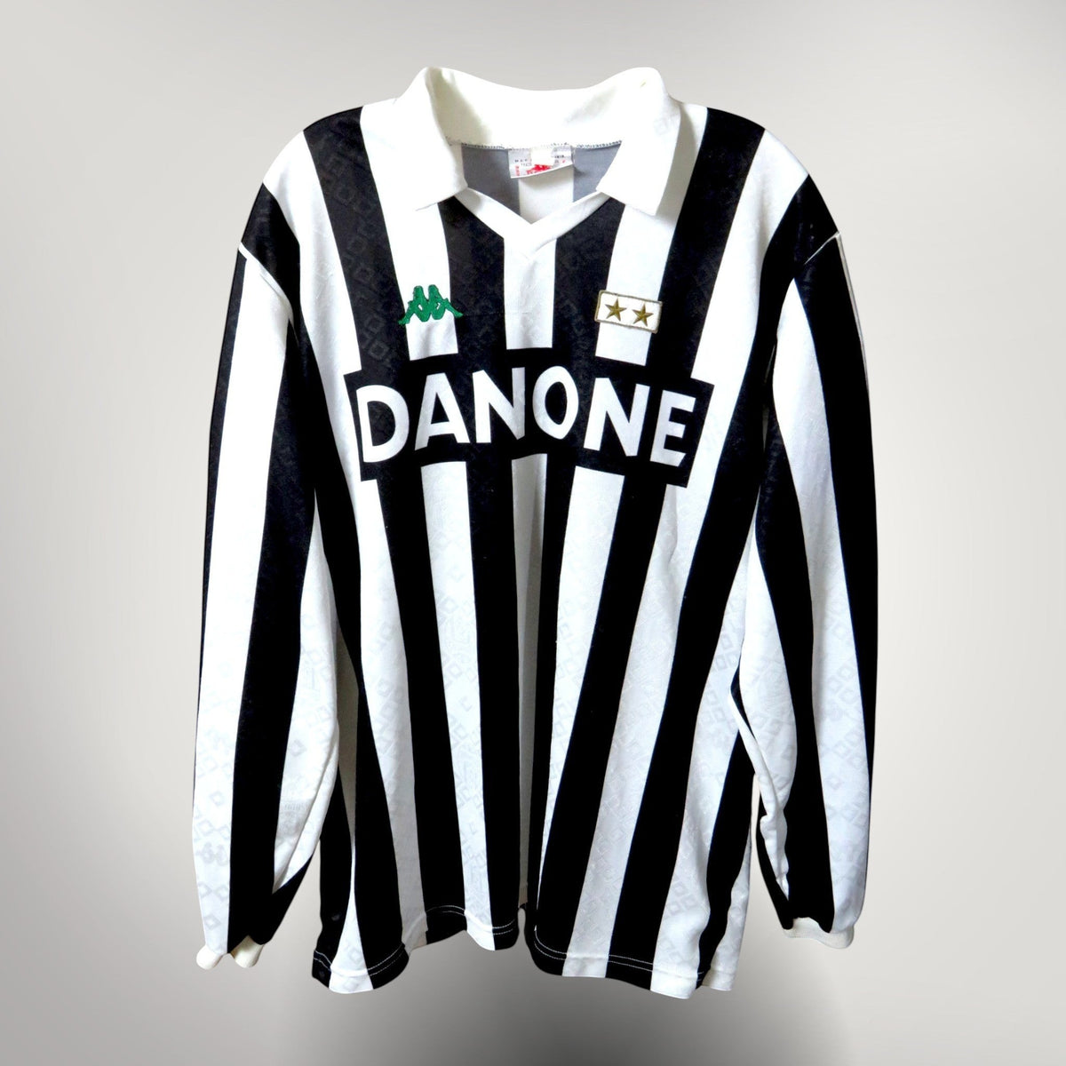 Nostalgic Football Shirts Juventus 1990-91 thuisshirt met lange mouwen, zwart-witte strepen en Kappa logo.