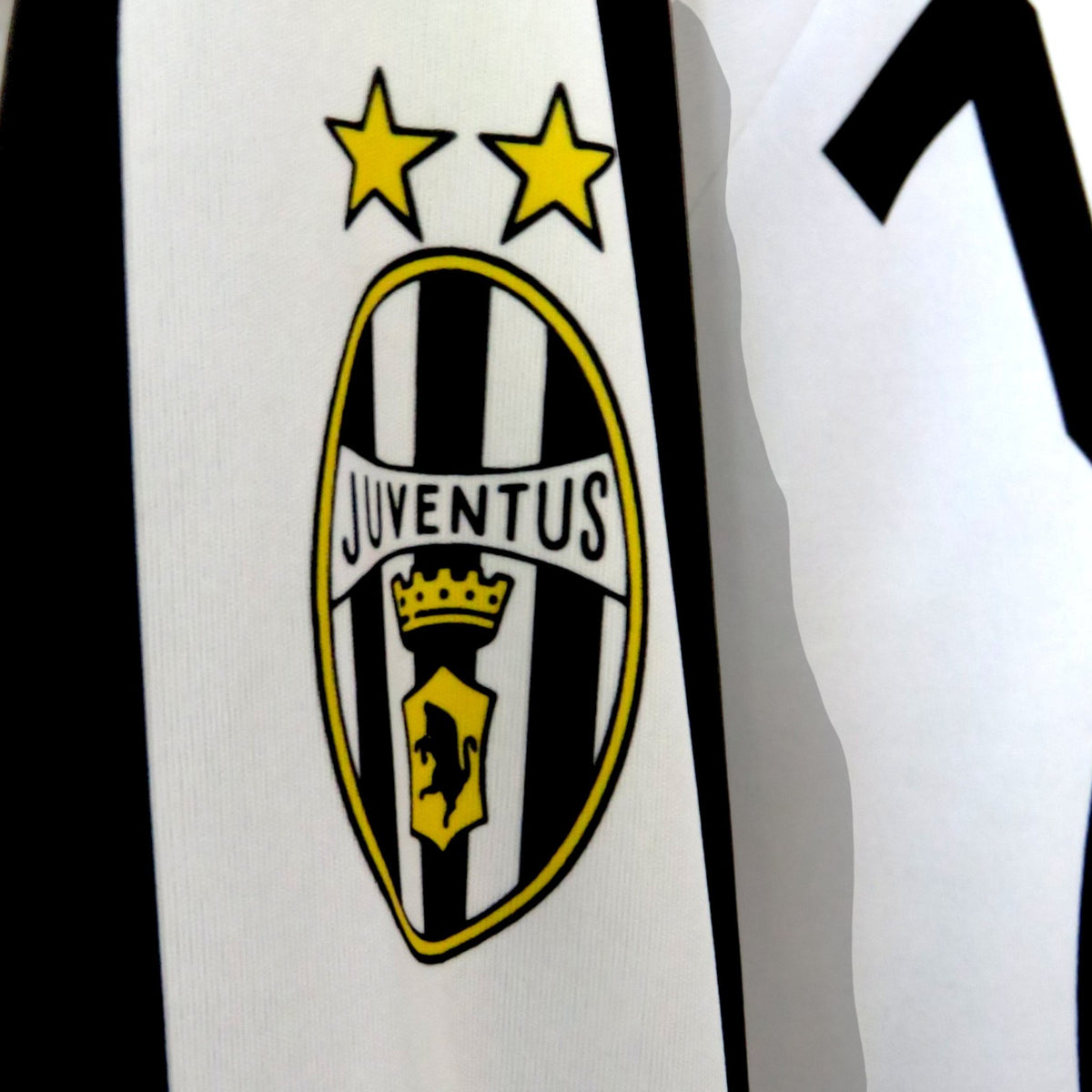 Nostalgic Football Shirts Juventus 1997-98 thuisshirt met zwart-wit gestreept design en geborduurd clublogo