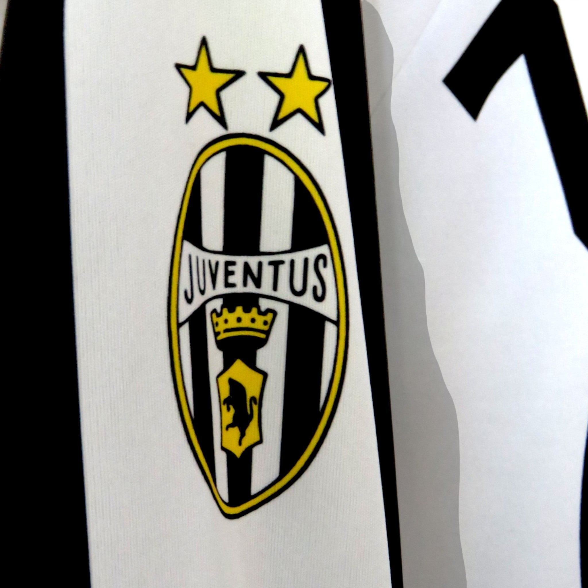 Nostalgic Football Shirts Juventus 1997-98 thuisshirt met zwart-wit gestreept design en geborduurd clublogo