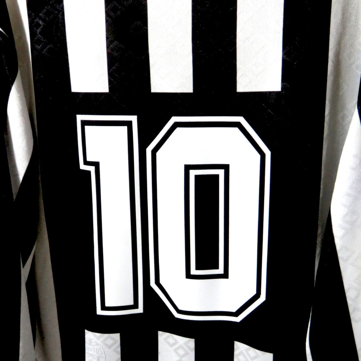 Nostalgic Football Shirts Juventus 1990-91 thuisshirt met Baggio nummer 10 in zwart-witte verticale strepen