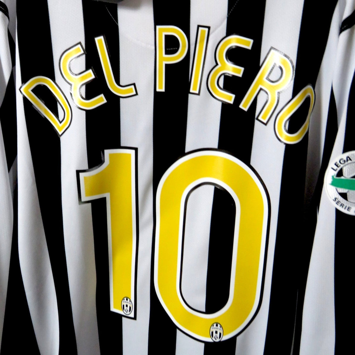 Nostalgic Football Shirts Juventus 2006-07 thuisshirt met Del Piero nummer 10 bedrukking en Lega Calcio patch