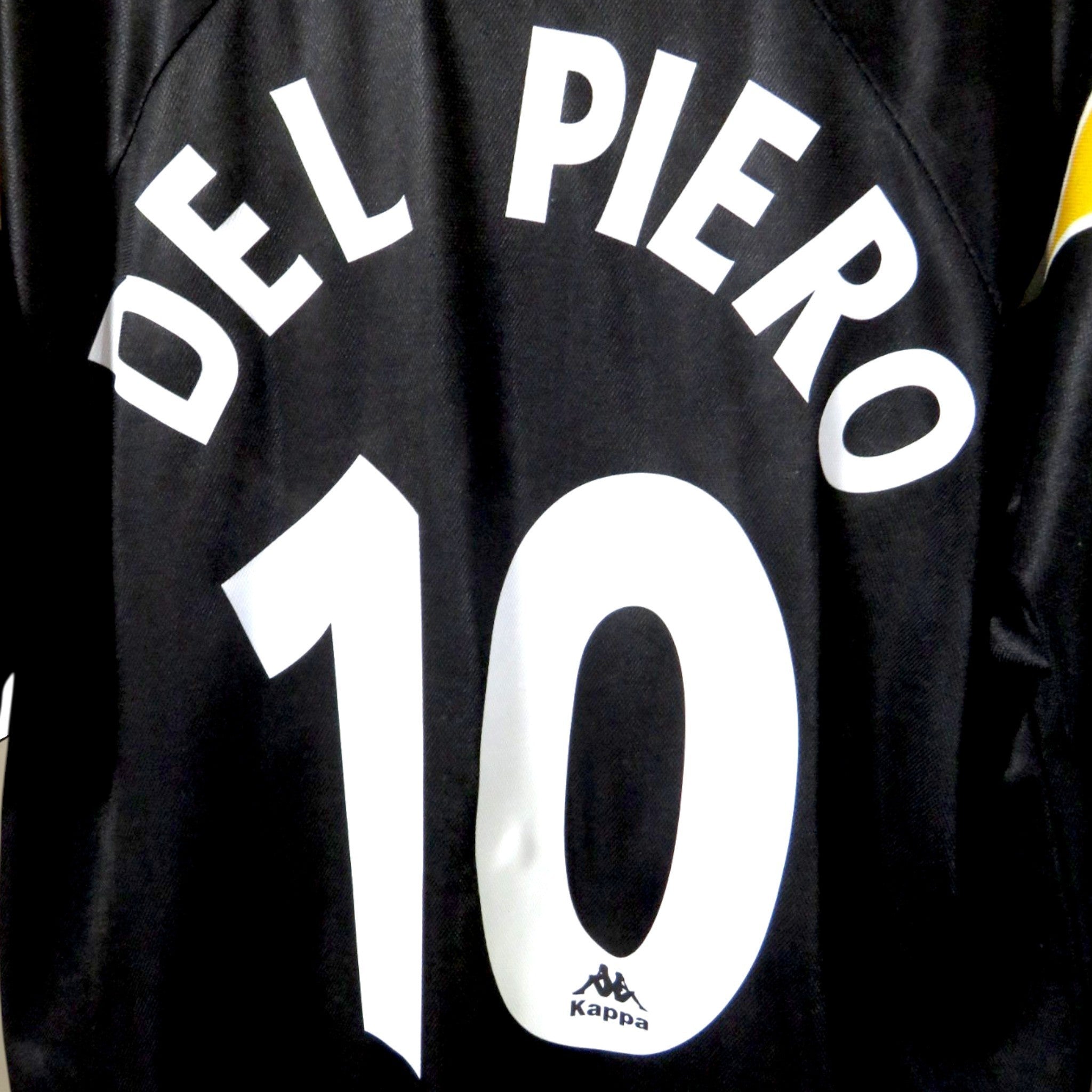 Nostalgic Football Shirts Juventus 1995-96 derde shirt zwart met Del Piero nummer 10 bedrukking op de achterkant