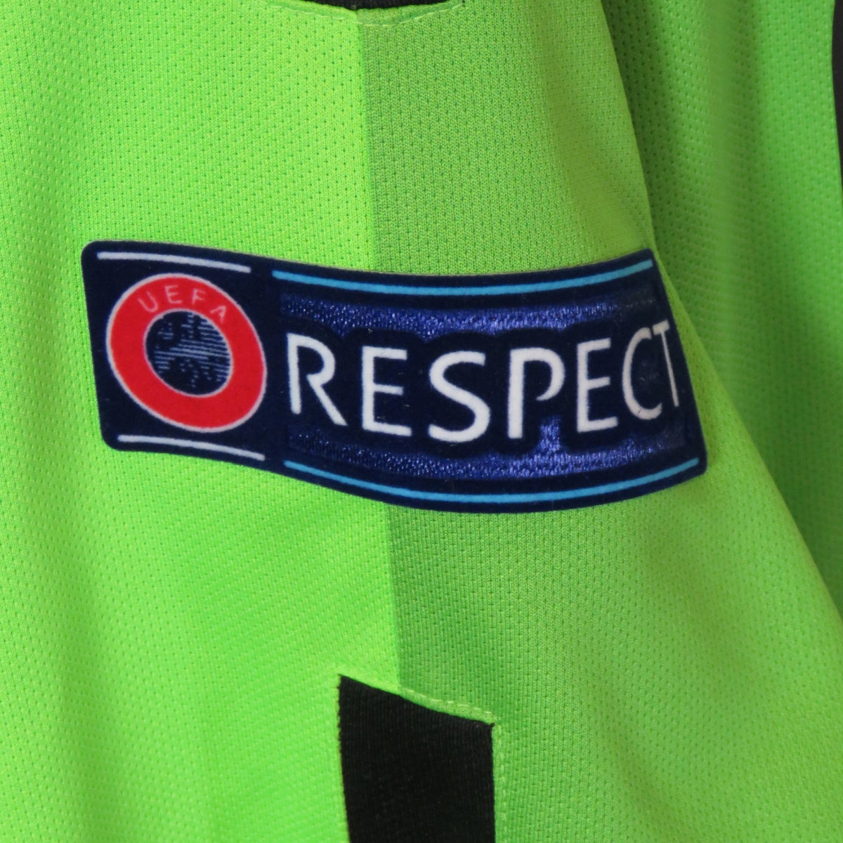 Nostalgic Football Shirts Juventus 2014-15 derde shirt met felgroene stof en UEFA Respect patch op de mouw