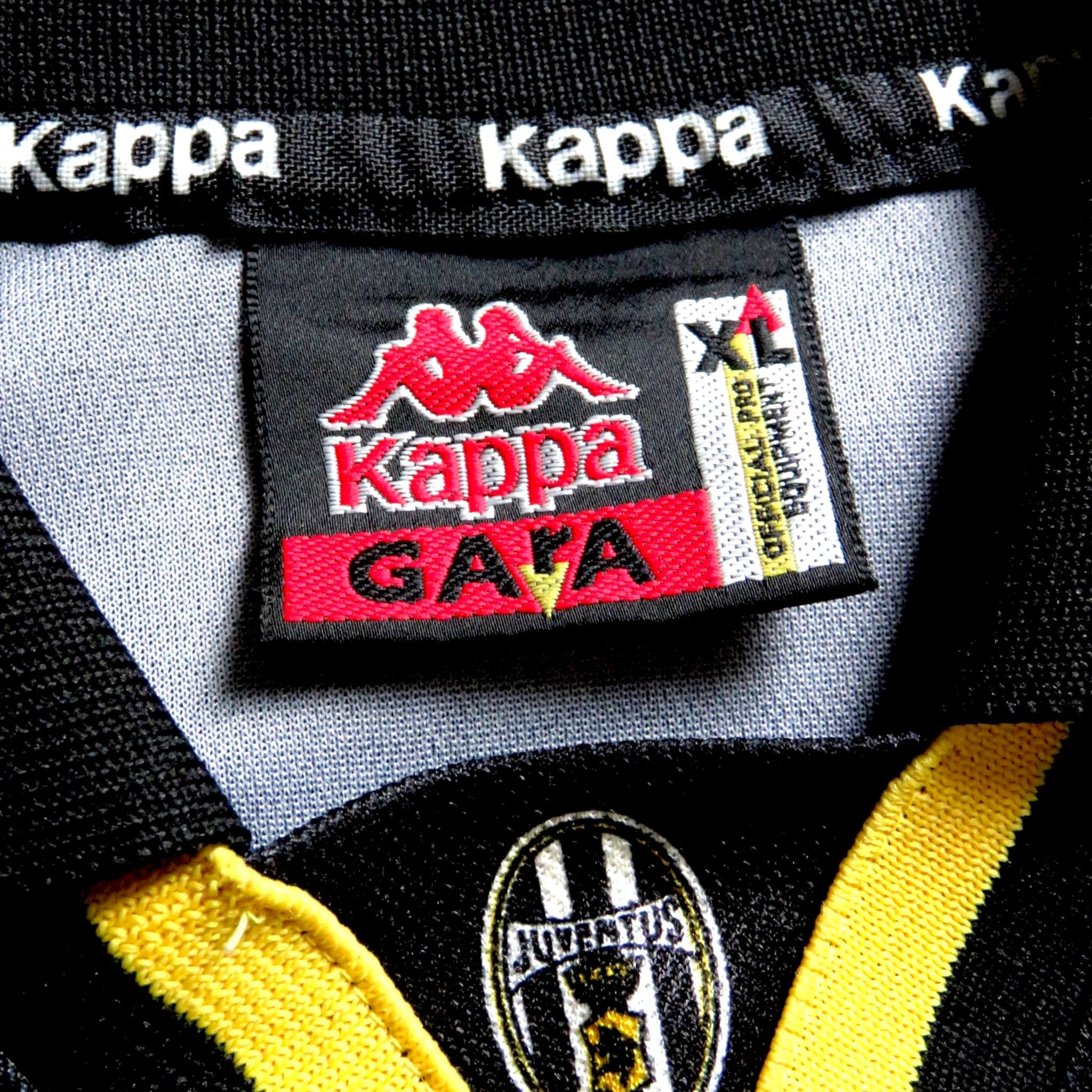 Nostalgic Football Shirts Juventus 1995-96 shirt label met Kappa logo en maat XL in de kraag