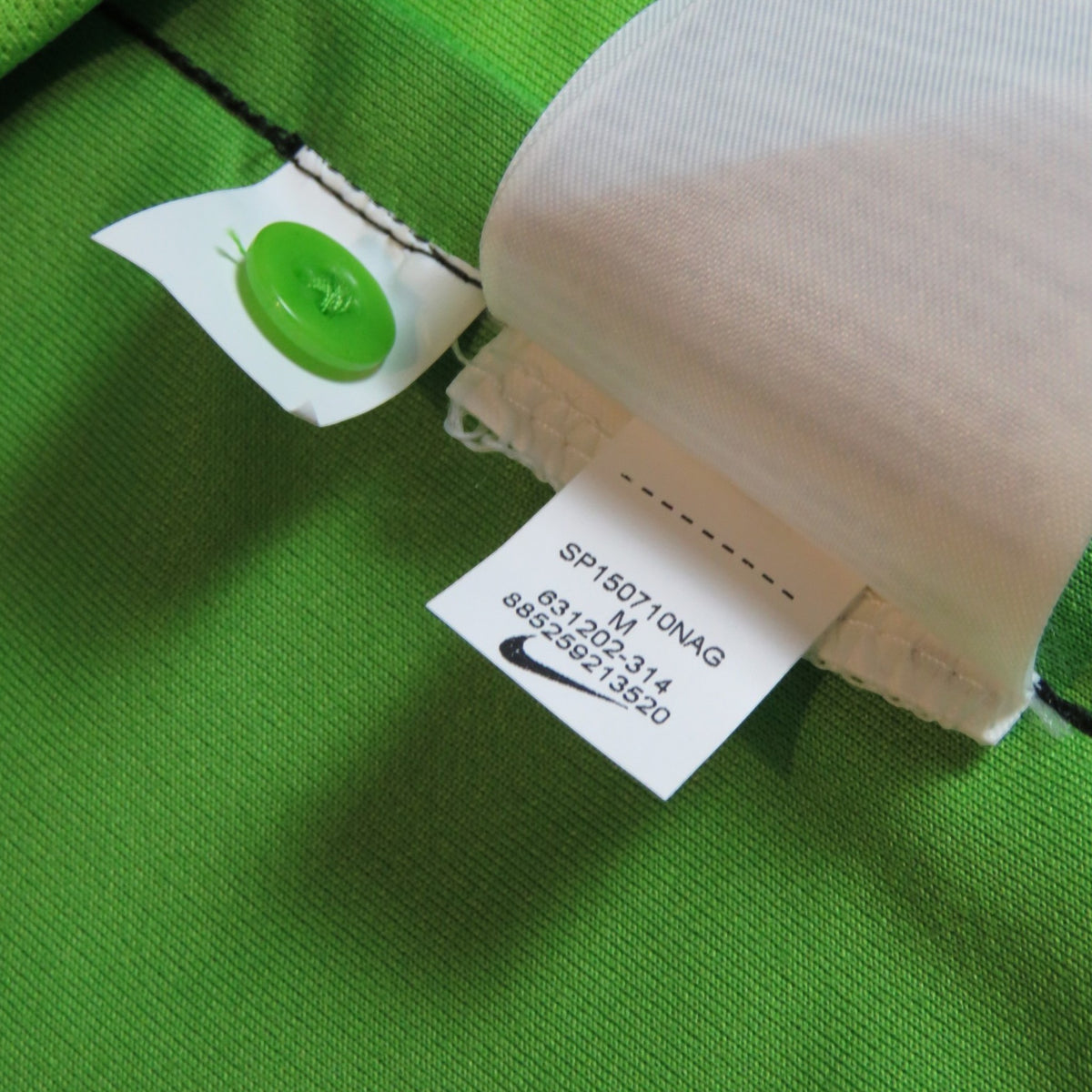 Nostalgic Football Shirts Juventus 2014-15 derde shirt label met Nike logo en groene knoop