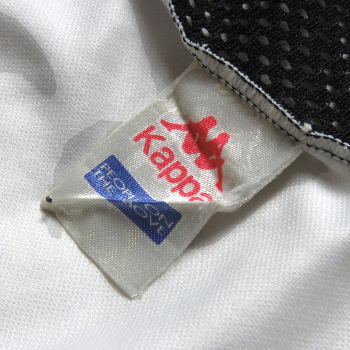 Nostalgic Football Shirts Juventus 1997-98 shirt Kappa label detail met rood logo op witte stof