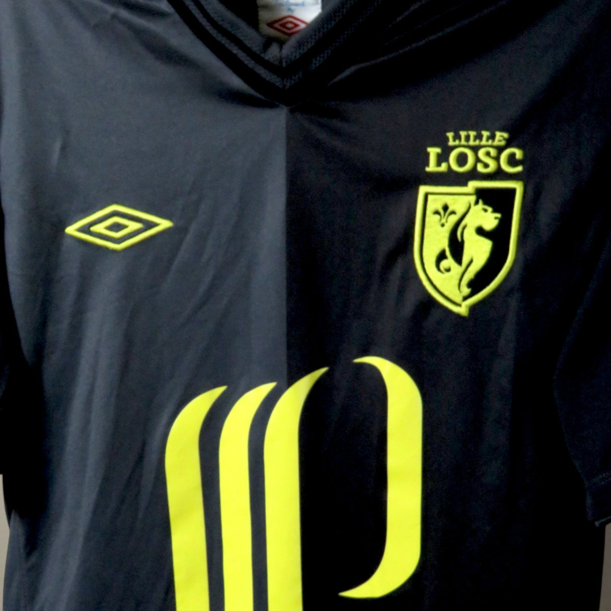 Nostalgic Football Shirts Lille 2012-13 derde voetbalshirt in zwart met gele details en Umbro logo