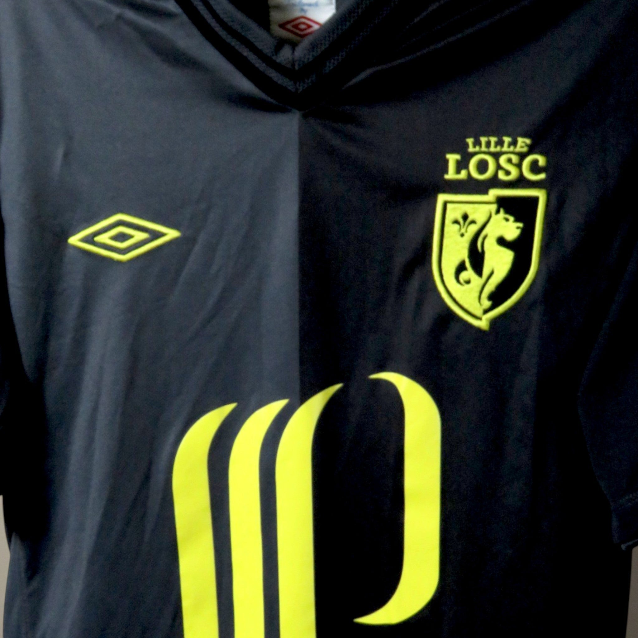 Nostalgic Football Shirts Lille 2012-13 derde voetbalshirt in zwart met gele details en Umbro logo